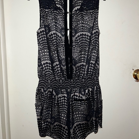 Short romper with pockets - Picture 3 of 3
